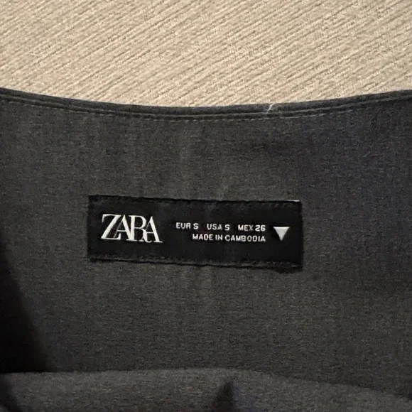 Zara Black Mini Skirt with Belt - Picture 3 of 4